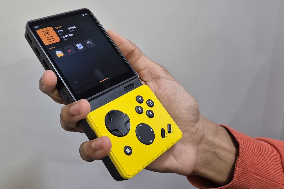 Comet with gamepad extension